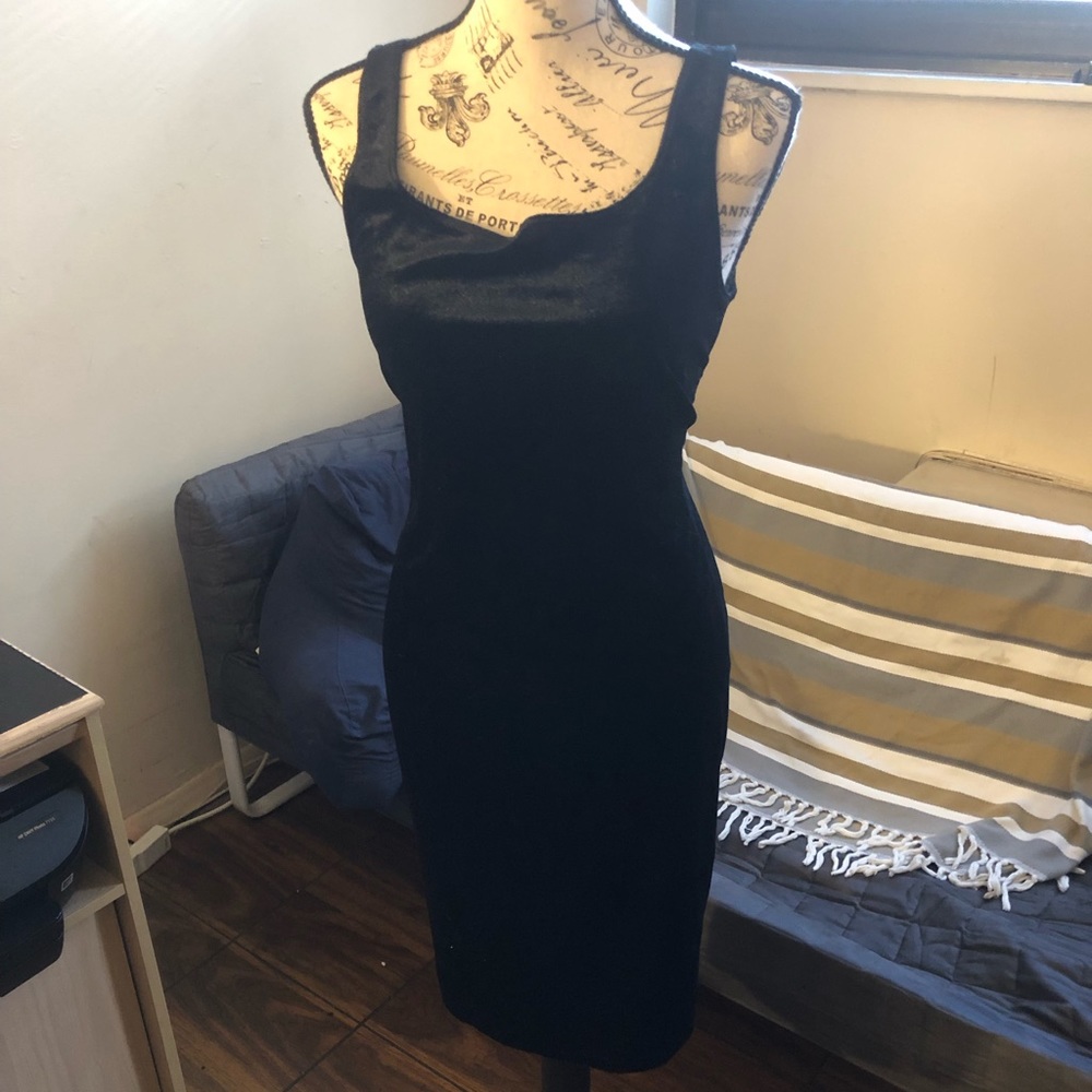 Women’s velvet black dress